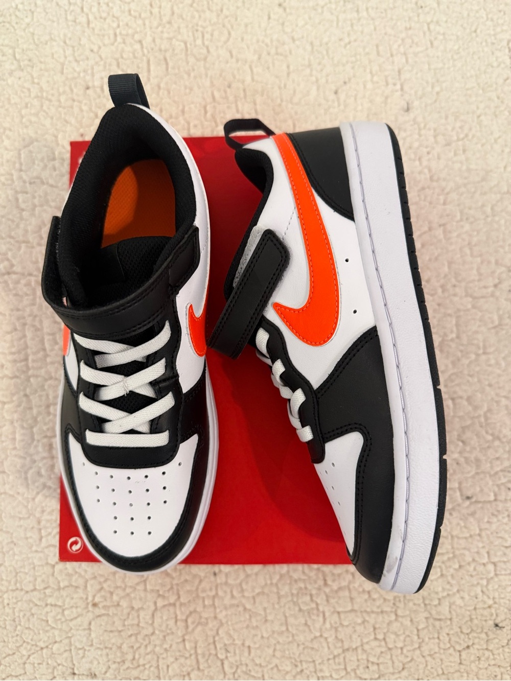 New boys Nike sz 2.5 Low-Top Shoes in Black, White & Bright Orange